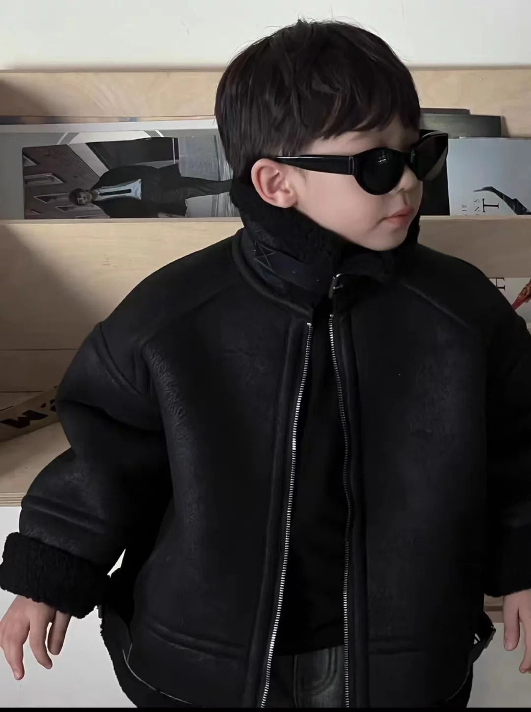 Cool stand up collar motorcycle jackets for boys and girls in winter thick suede cashmere coats suitable for children 241106