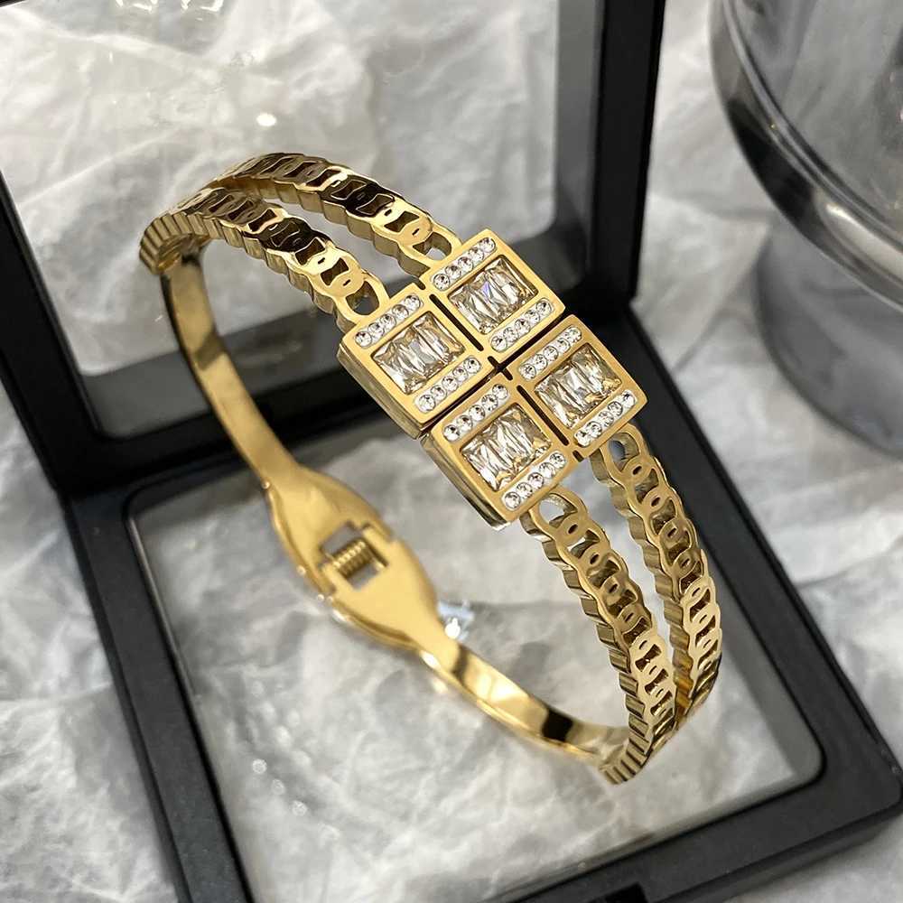 Luxurious square zircon stainless steel cuff bracelet suitable for warm and waterproof Geely gold and silver colored wristband jewelry X241106
