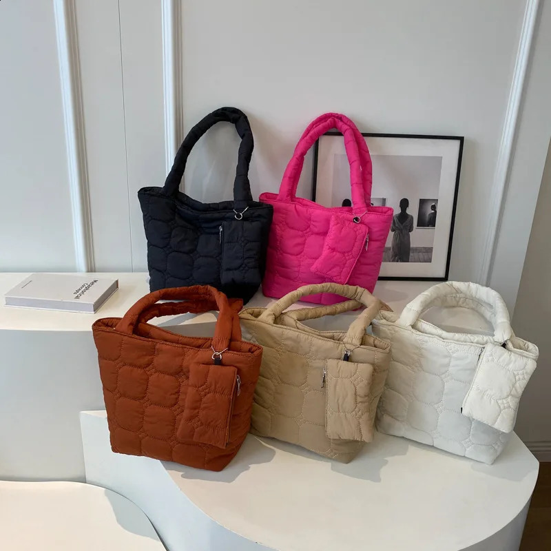Simple casual shoulder bag womens bedding handbag lightweight and fluffy filling large capacity handbag with small hanging bag 241105
