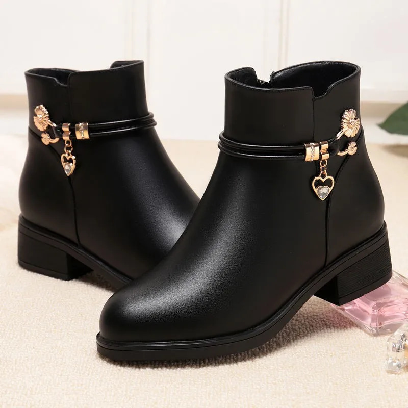 Soft leather mother cotton shoes fashionable spring and summer mid boots Rhinestone womens snow boots comfortable soft soled short boots241106bj
