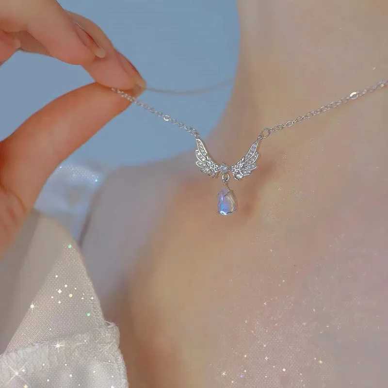 Y2K crystal bow angel wing pendant necklace suitable for warm sweet and cool girls Kravik chain fashionable and aesthetic jewelry accessories X241106