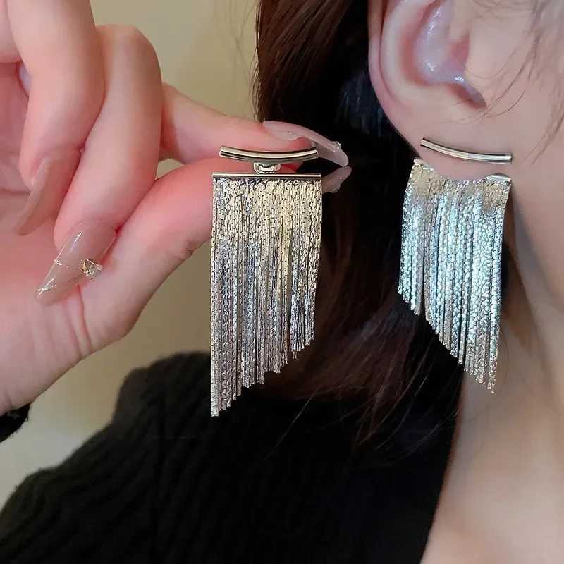 New Exaggerate Long Flow Su Asymmetric Gold Sparkling Pendant Earrings Suitable for Luxury Wedding Bridal Jewelry Accessories X241106