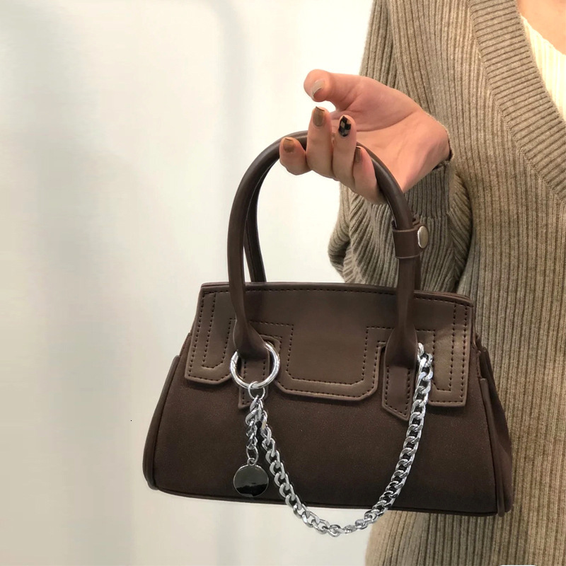 New designer autumn and winter high-end frosted handbag for women, single shoulder underarm bag, new crossbody bag, fashionable bag