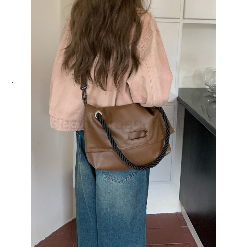 Fashion Classic Bag Designer 10a Top Nikiduncks Woman Handbagevening Bags Simple Soft Leather Commuting Tote with Design Crossbody 202
