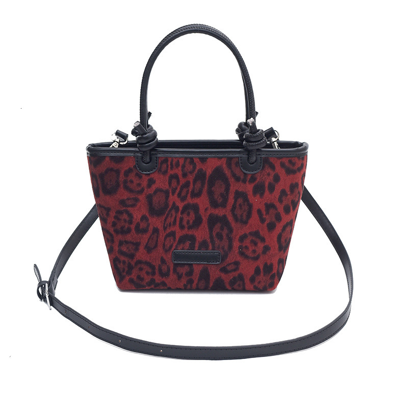 New designer's personalized and fashionable leopard print bucket, new women's slanted body texture, fashionable shoulder bag, fashionable ba