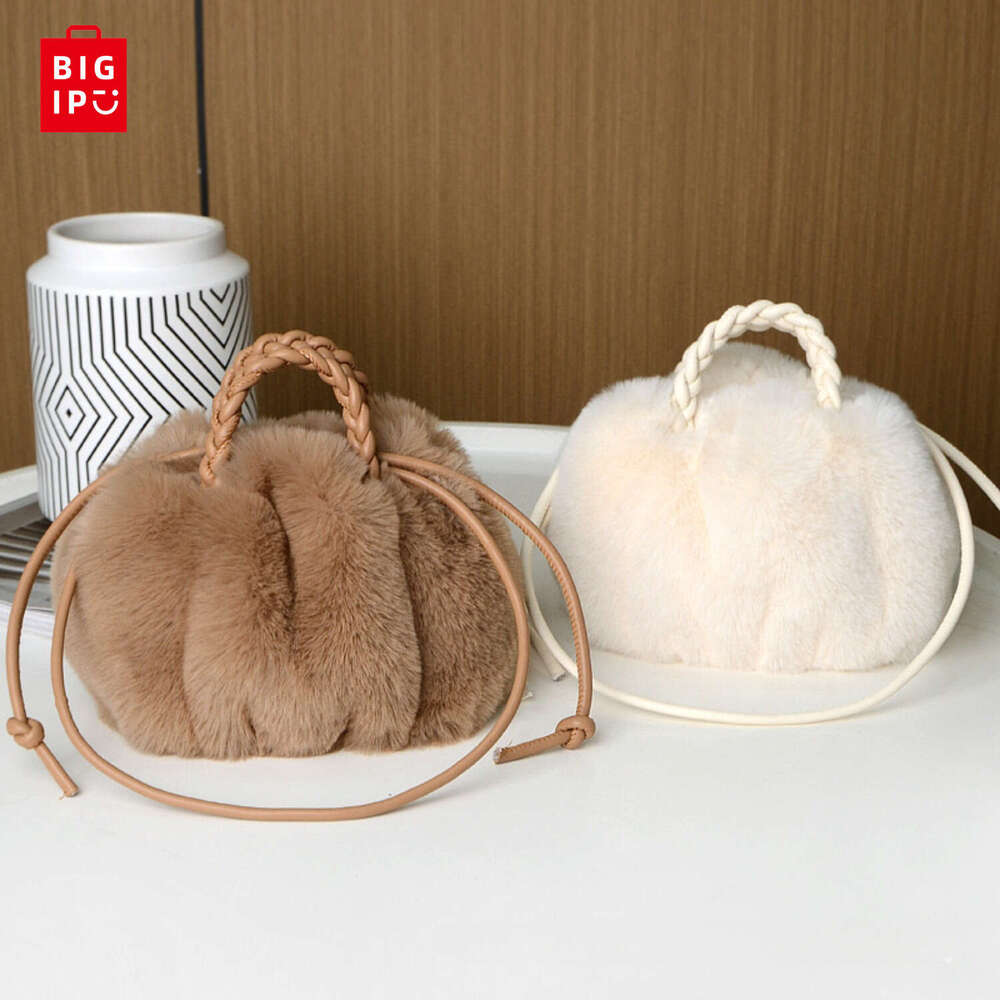 Designer Bag Women's Crossbody Pumpkin Plush Bags Women's New Tote Faux Plush Material Fashion Niche Pleated Clouds Bags