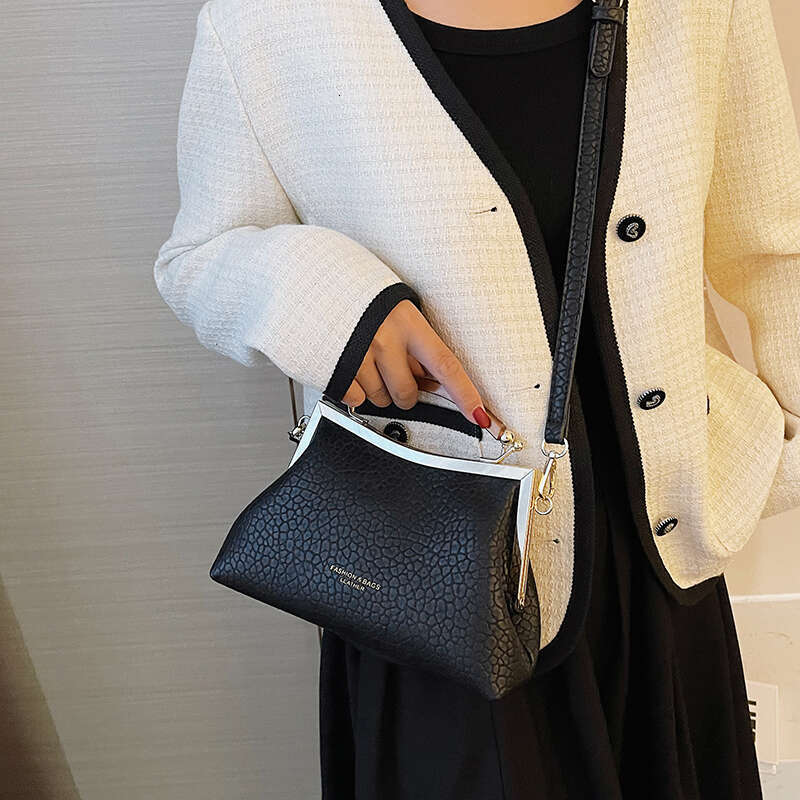 Designer Bag 2024 Winter Famouse Brand Handbag With Mental Handle Designer Pleated Shell Bag For Women Clutch Purses Crossbody Bag Long Belt
