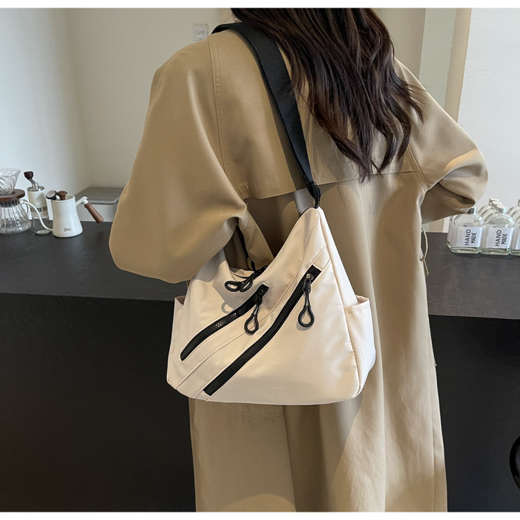 New Nylon Crossbody Versatile Shoulder Large Capacity Lightweight Underarm Bag Female Trend Designer Bags Handbags Women