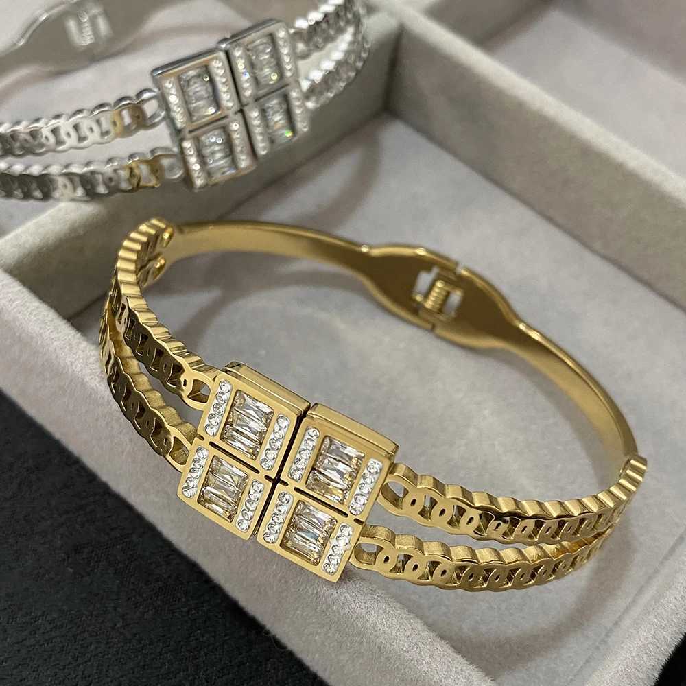Luxurious square zircon stainless steel cuff bracelet suitable for warm and waterproof Geely gold and silver colored wristband jewelry X241106