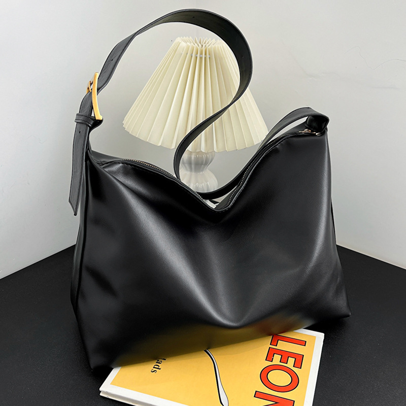 Designer's new trendy armpit casual fashion handbag autumn large capacity single shoulder women's bag fashion bag
