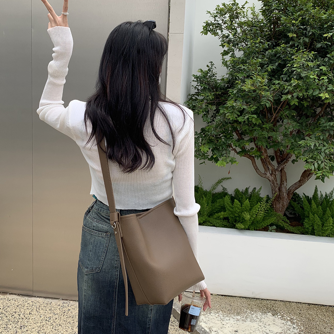 New designer Qiao Ge women's casual simple large capacity shoulder texture lychee pattern slanted body bag Autumn new fashionable bag