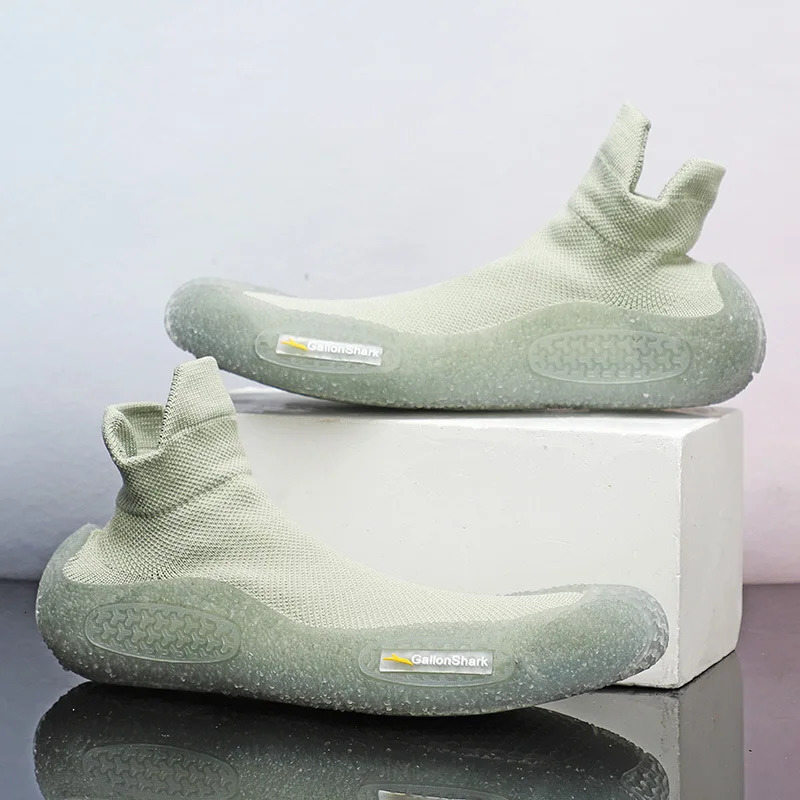 Sports shock-absorbing and anti slip shoes for men indoor squatting beach running jumping leisure soft soled fitness shoes241106