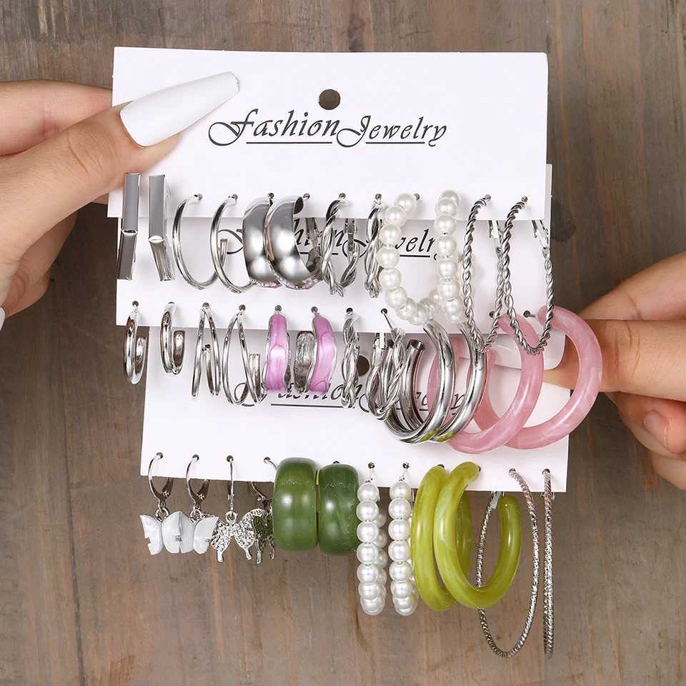 New Gold Earring Set Bohemian Vintage Color Acrylic Pearl Ring Earrings Suitable for Warm Fashion Jewelry Gifts 2024 New Edition X241106