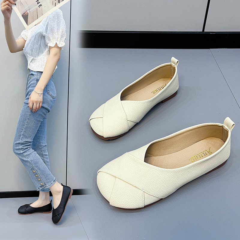 2024 plus size single shoe for women, casual and fashionable solid color surface soft sole deep mouth bean shoes