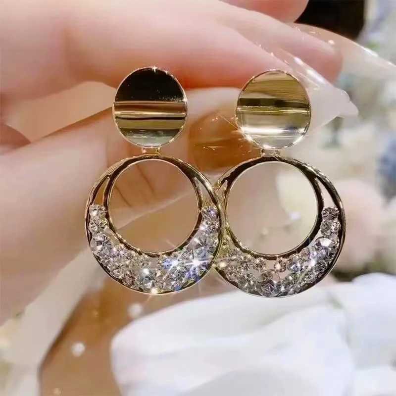 Fashion Trend Geely Rhinestone Round Hollow Pendant Stud Earrings Suitable for Wenxin Unique Design Personalized Girl Jewelry X241106