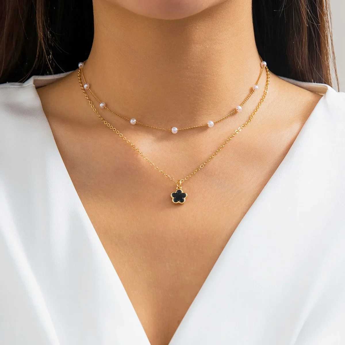 Fashionable simple exquisite warm colored five leaf petal pendant necklace used for imitating pearl bead necklaces and jewelry X241106
