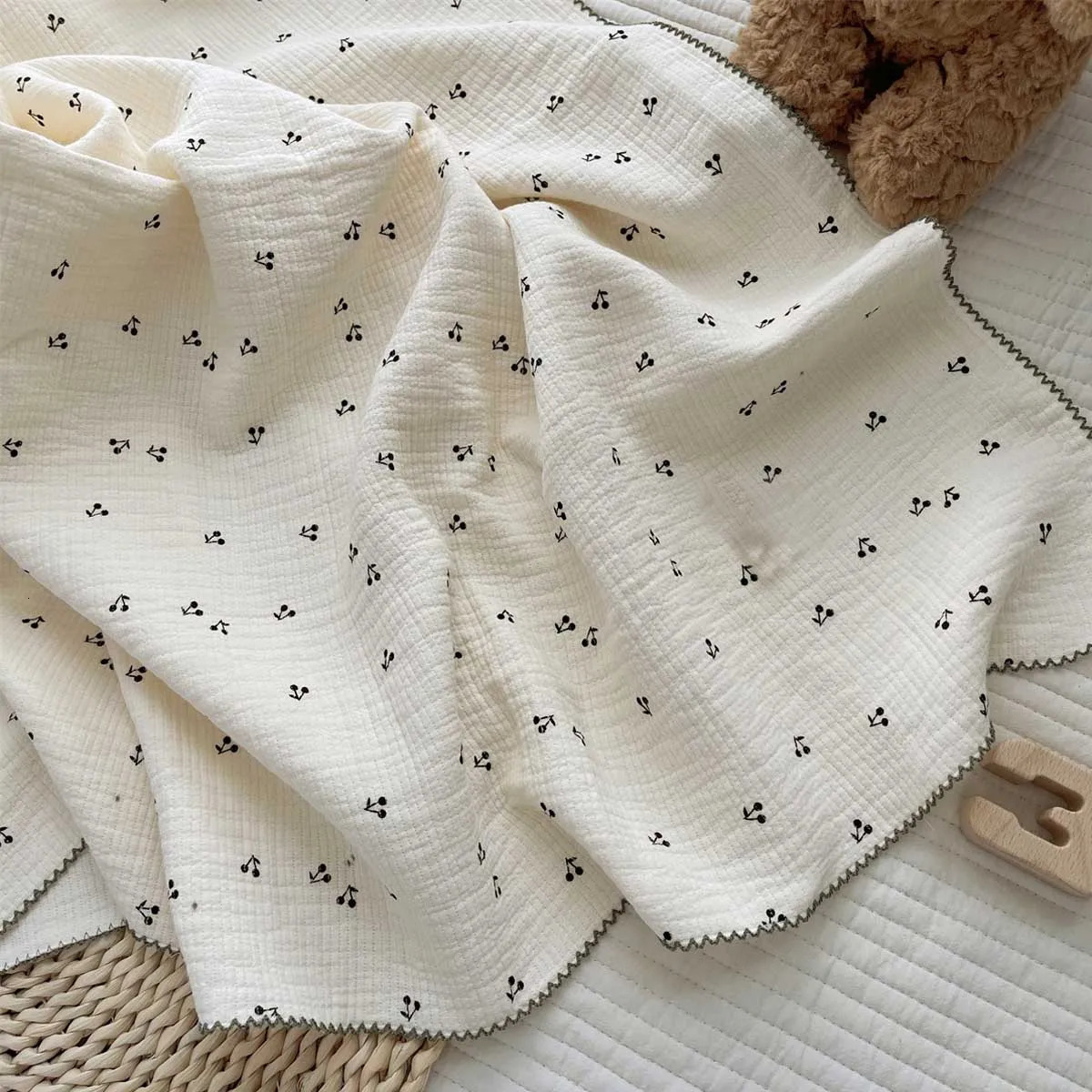 2-3 layers of baby blankets with bear dot printed cotton gauzy plain weave swaddle packaging born crib sleeping blanket 241106