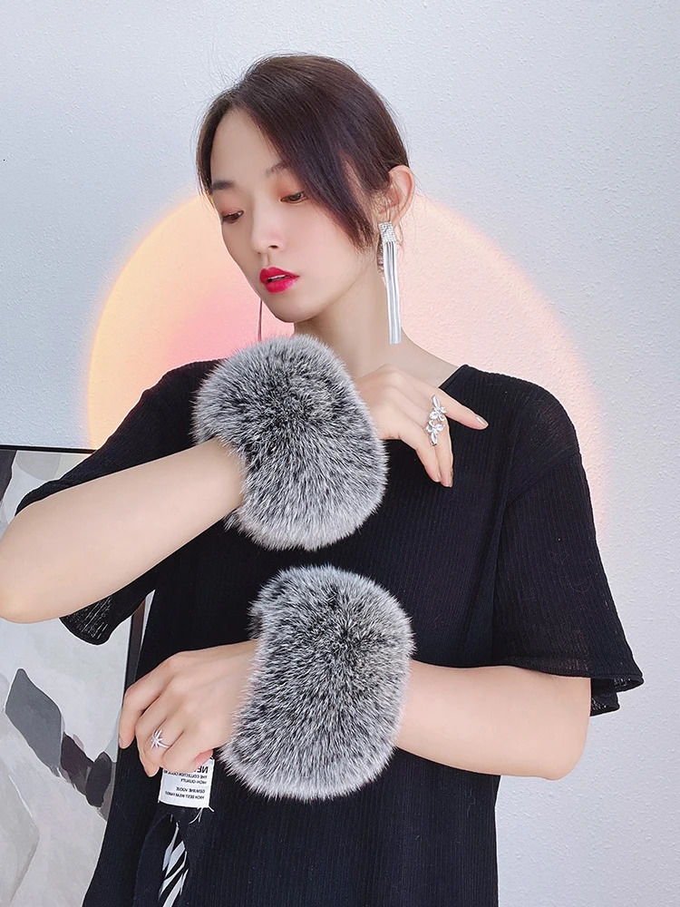Personalized Packaging Womens Jacket Cuff Bracelet Genuine Fox Fur Buckle 241106