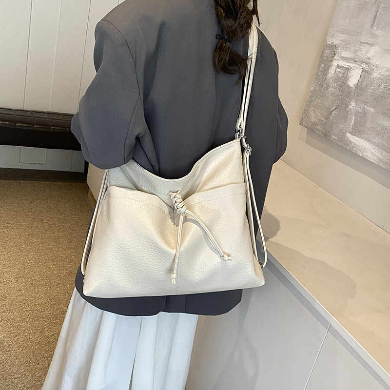 Simple And Stylish Bag New Trendy Large Capacity Backpack For Commuting Bags Handbags Women