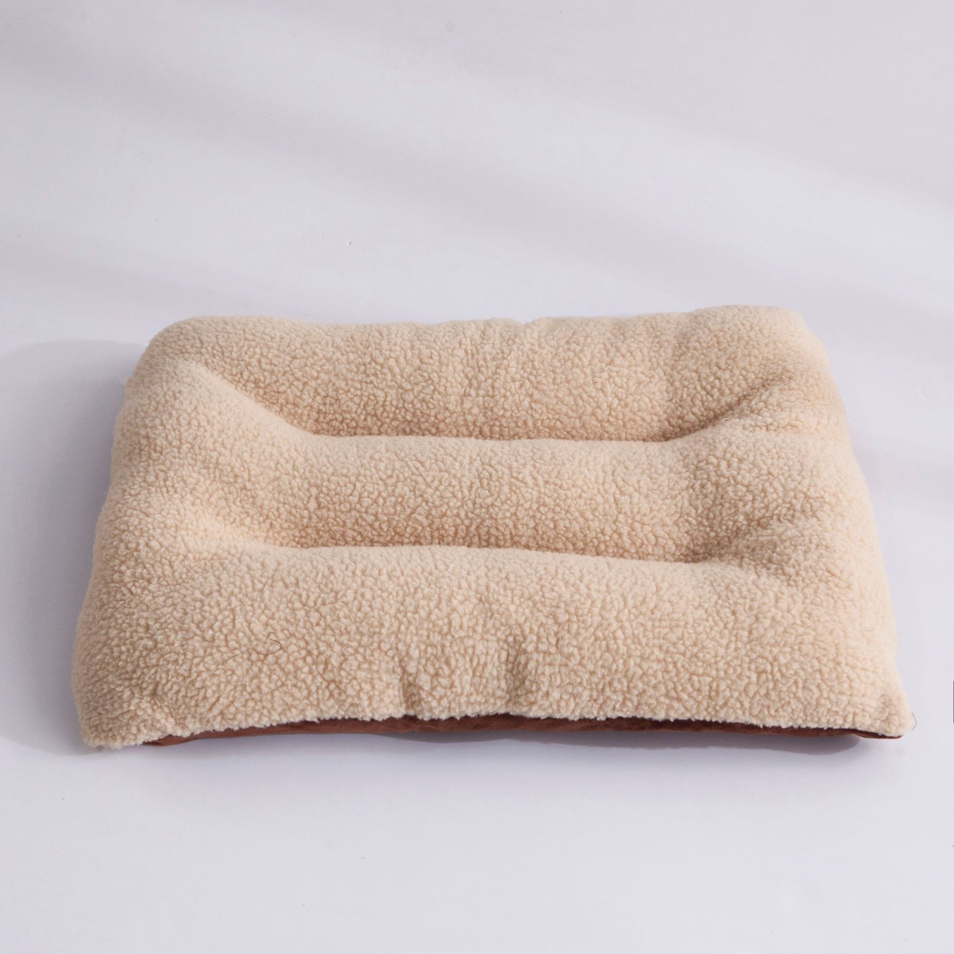 Lamb Plush Dog Bed Can Be Disassembled And Washed. Pet Litter Can Be Used All Year Round. Medium And Large Dog Mats Can Be Used For Winter Warmth. Pet