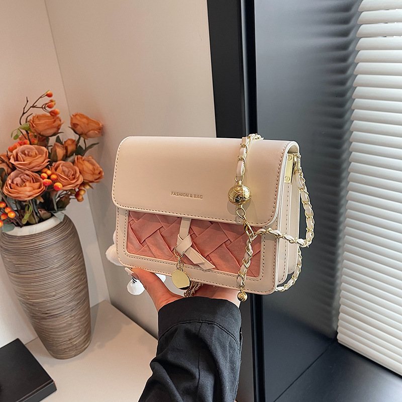 New designer's popular female new niche design, high-end chain fashion, multifunctional single shoulder crossbody bag, small square bag, fashiona
