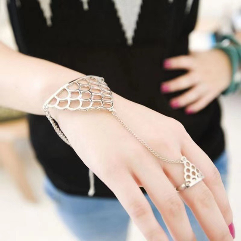 Creative Fashionable Simple European and American Hand Jewelry Women's Metal Fish Scales Finger Connected Multi-layer Hollow Integrated Chain Rin