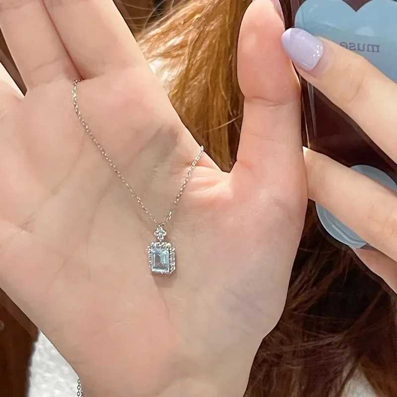 Exquisite Blue Square Crystal Pendant Necklace per Bottle Used for Fashion Daily Accessories Party Jewelry Birthday Gifts X241106