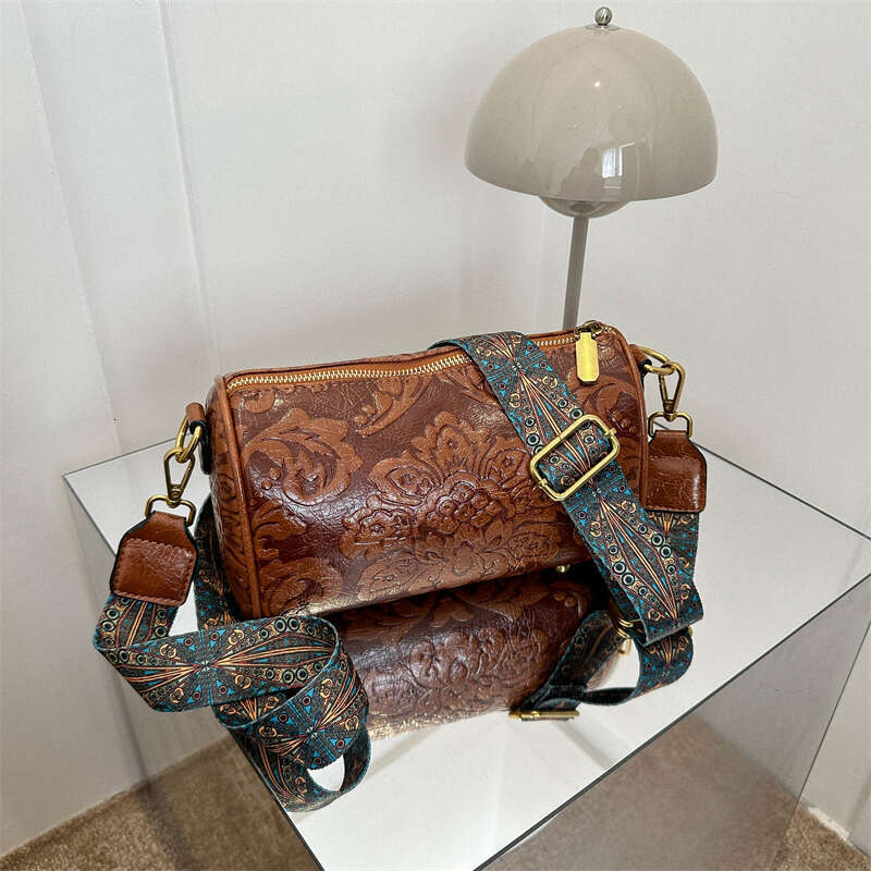 Designer Bag This Is A Super-Fashion Printed Messenger Bag, Printed Simple Solid Color, Suitable For Daily Work And Commuting.