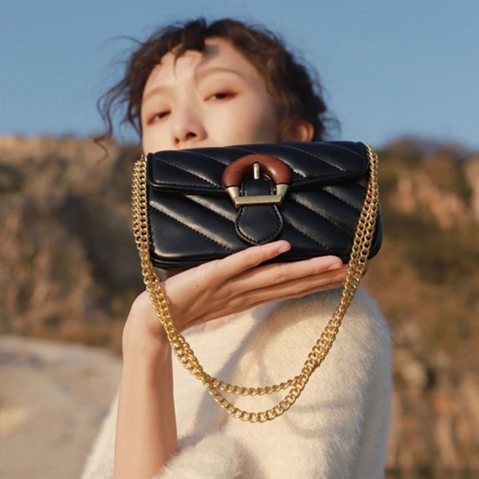High End Horseshoe Buckle Fashion Designer Small Fragrance Light Luxury Handbag Shoulder Bag Niche Embroidered Thread Chain Crossbody Bag