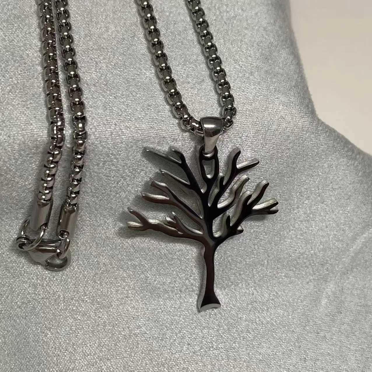 Hip hop style stainless steel Tree of Life high-quality personalized high-end pendant necklace suitable for men and jewelry accessories X241106