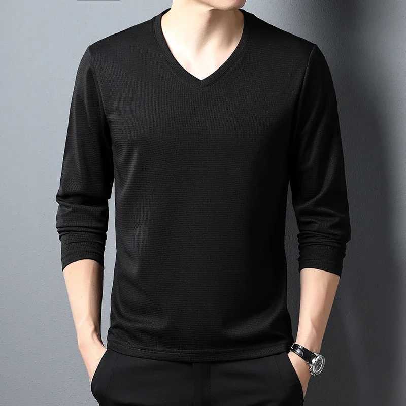 Mens business and leisure long Sved solid color V-neck T-shirt suitable for autumn and winter comfortable fashion paradigm top W241106