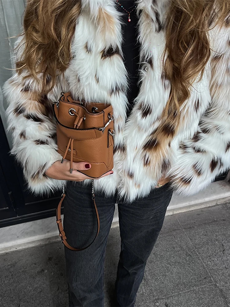 Fluffy Leopard Faux Fox Fur Womens Jackets Soft Stand Collar Black White Dot Jacket Female Winter Warm Thickened Tops 241104