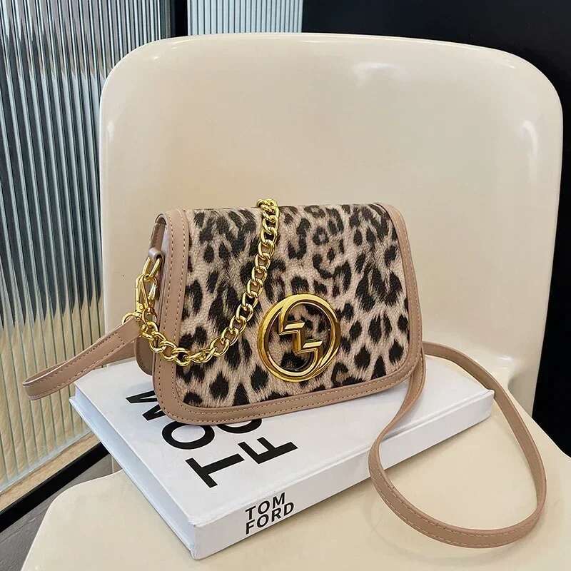 Designer Bag 2025 Fashion Women's Shoulder Bag, Travel Armpit Bag, Trendy Handbag, New Fashionable Women's Crossbody Bag