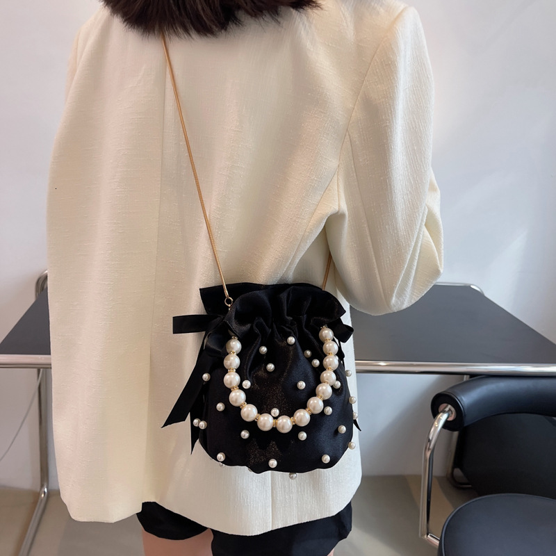 2025NEW Designer s new women s cross border fashion Instagram personalized Western style chain fashion bead fashion shoulder bag trend fashion bag