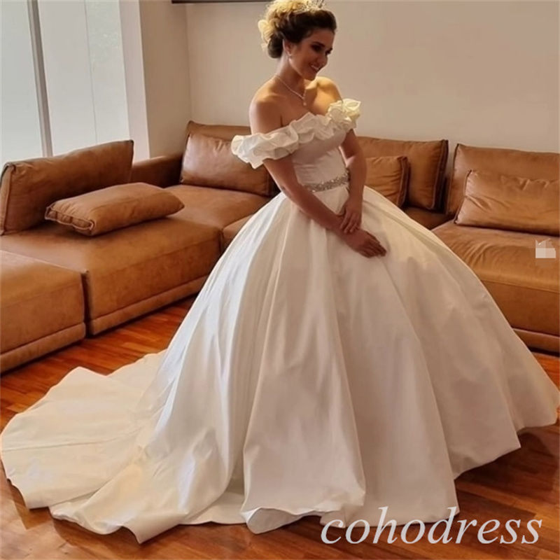 Romantic Off Shoulders Wedding Dresses With Beaded Ball Gown Country Bridal Gowns Sweep Train Lace Up Corset Robe De Mariage Elegant Women Vestio De N