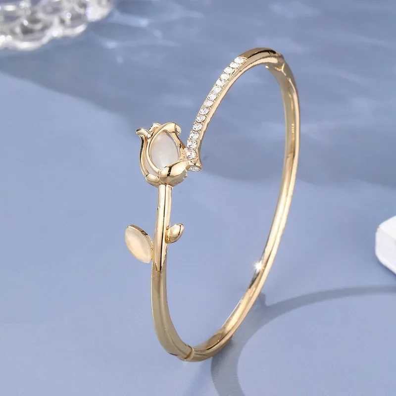 Exquisite opal pointed zircon bracelet used for fashion personal daily accessories party jewelry birthday gifts X241106