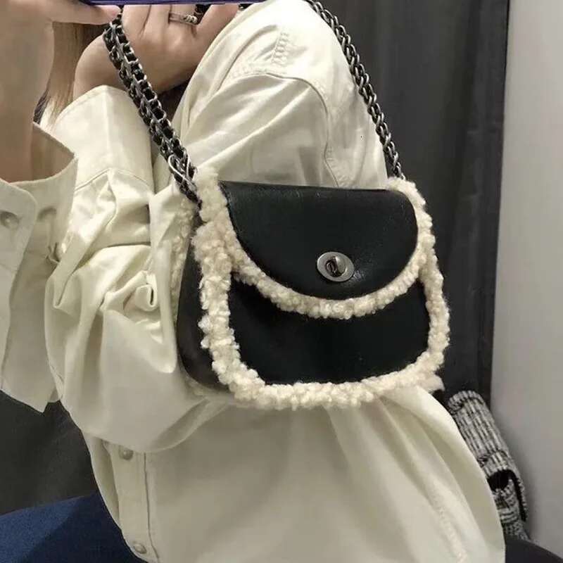 Designer Bag UR With The Same Spring New Lambswool Messenger Bag Ins Fashion Chain Mao Mao Bag Plush Saddle Bag Girl.High Volume Package