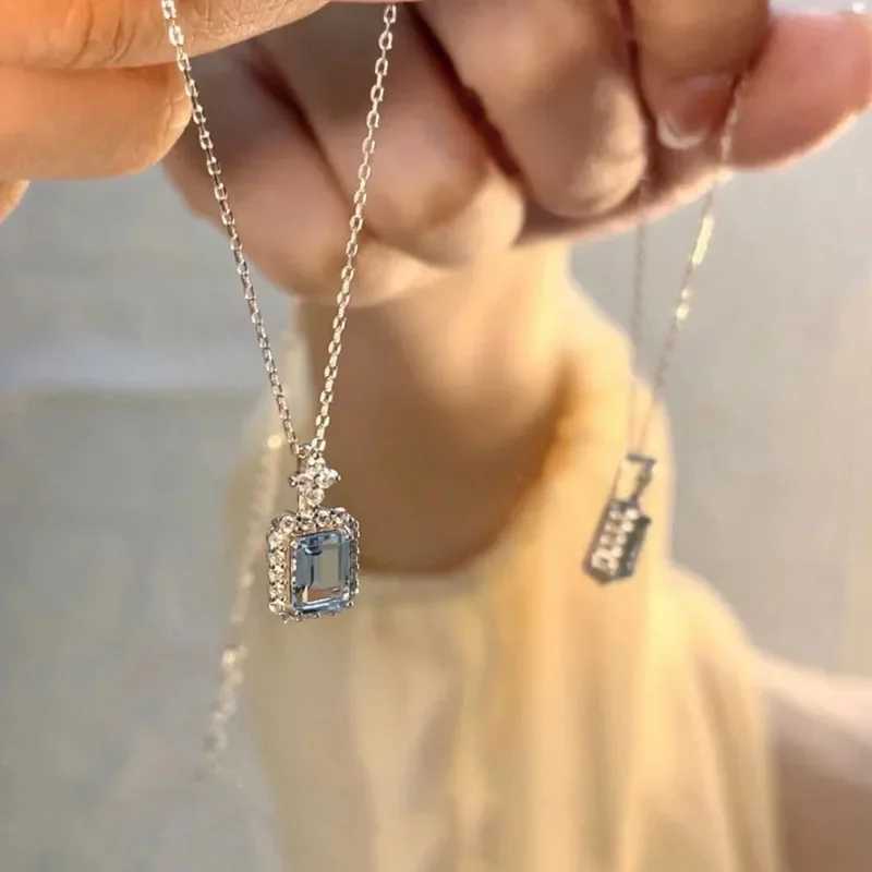 Exquisite Blue Square Crystal Pendant Necklace per Bottle Used for Fashion Daily Accessories Party Jewelry Birthday Gifts X241106