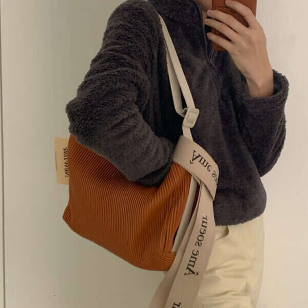 Creamcouch Manlaysian Minority Brands Cakebag Large-Capacity Ultra-Fiber Leather Bucket Pleated Ttter Bag For Women