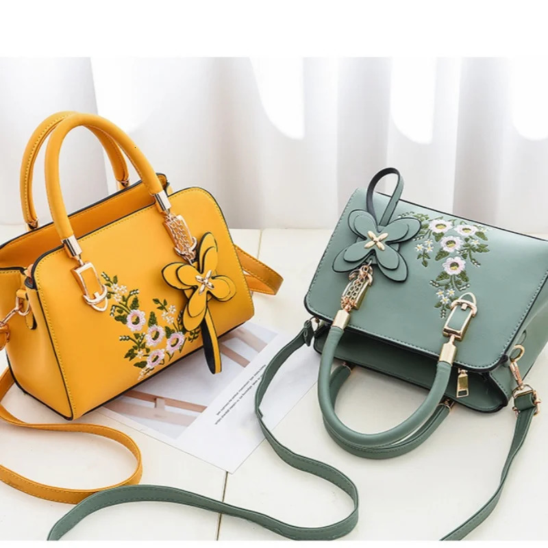 1 embroidered shoulder bag high-quality large capacity PU soft leather handbag fashionable hundred shoulder cross bag241106