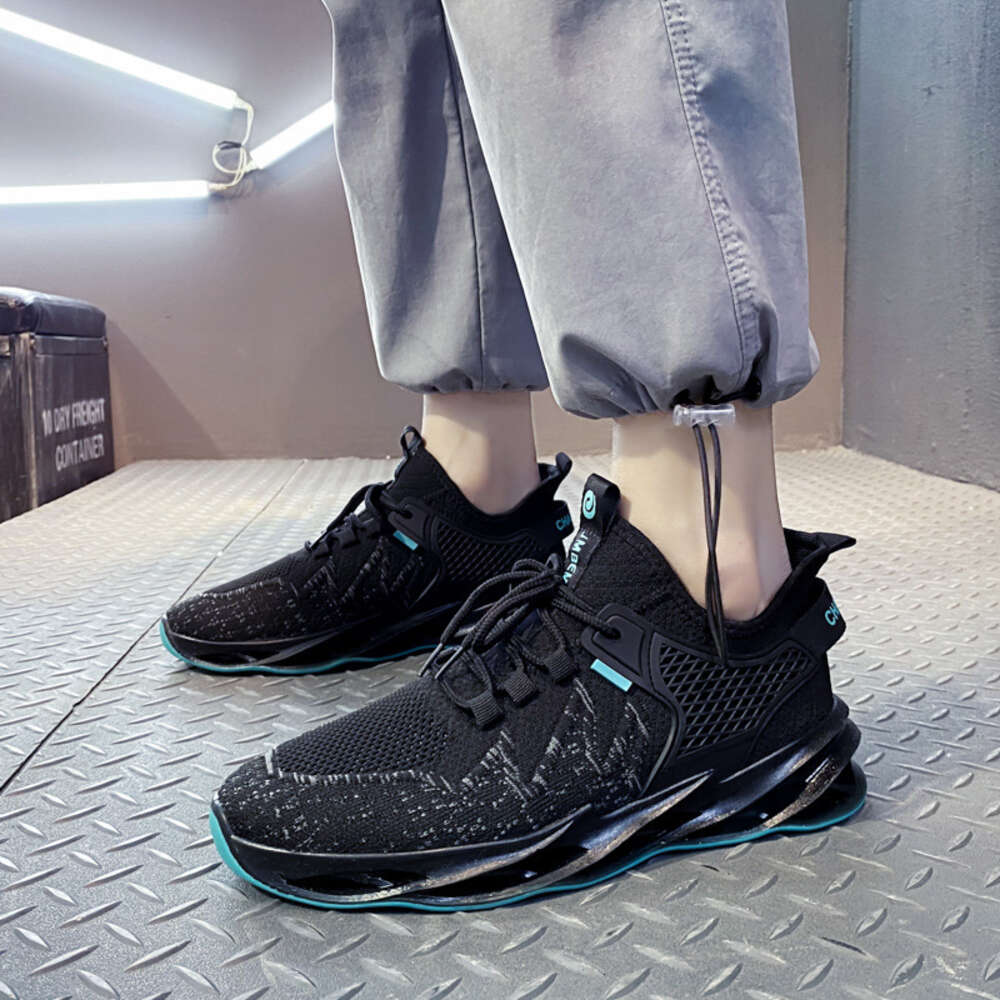 Leisure Men's Summer New Breathable Solid Color Trend Running And Sports Shoes