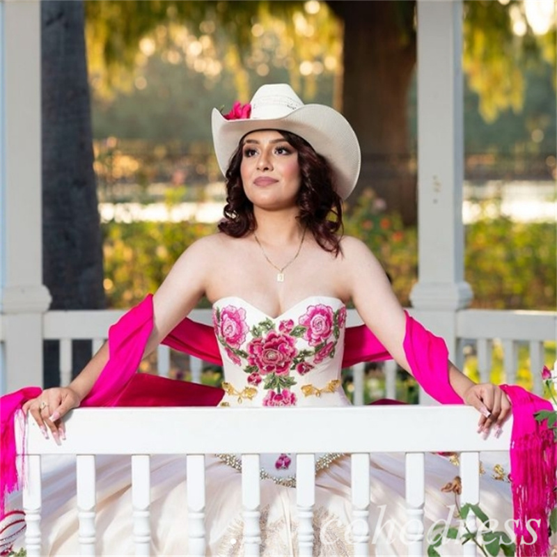 Gorgeous White Charro Quinceanera Dresses Debutante Sweetheart Hot Pink Embroidery Bow Mexican Vestidos De 15 Xv Anos Corset Vestio De Novia Sweet 16 