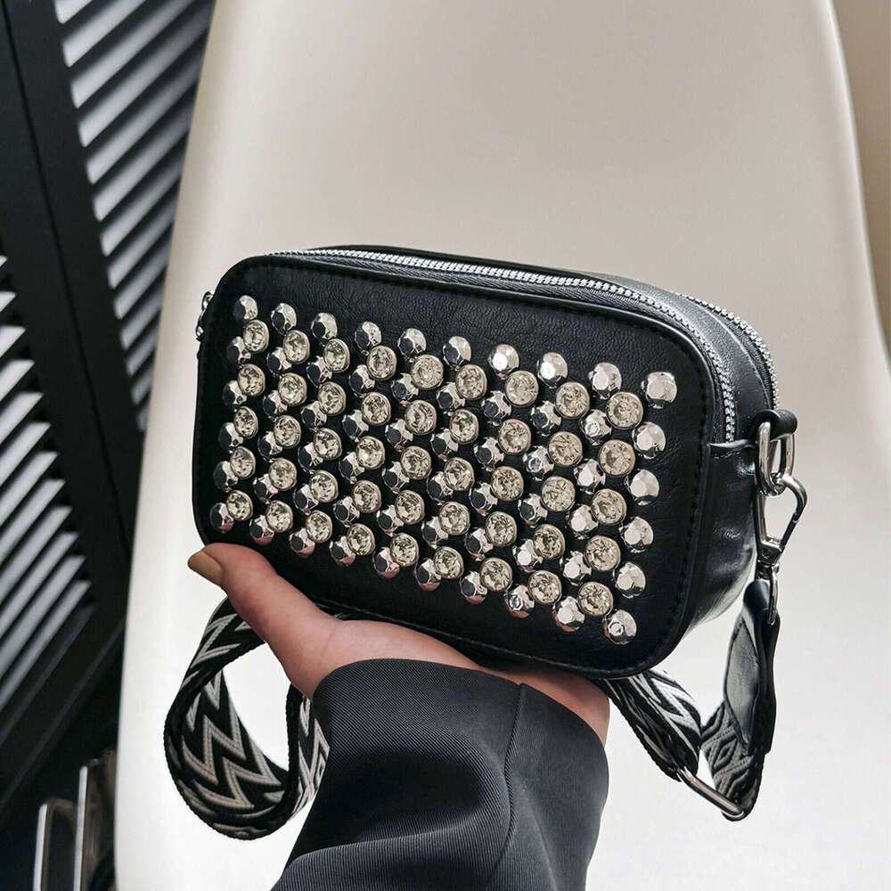Designer Bag A Shiny, Diamond-Encrusted Messenger Bag With Wide Shoulder Straps For Festivals And Banquets.