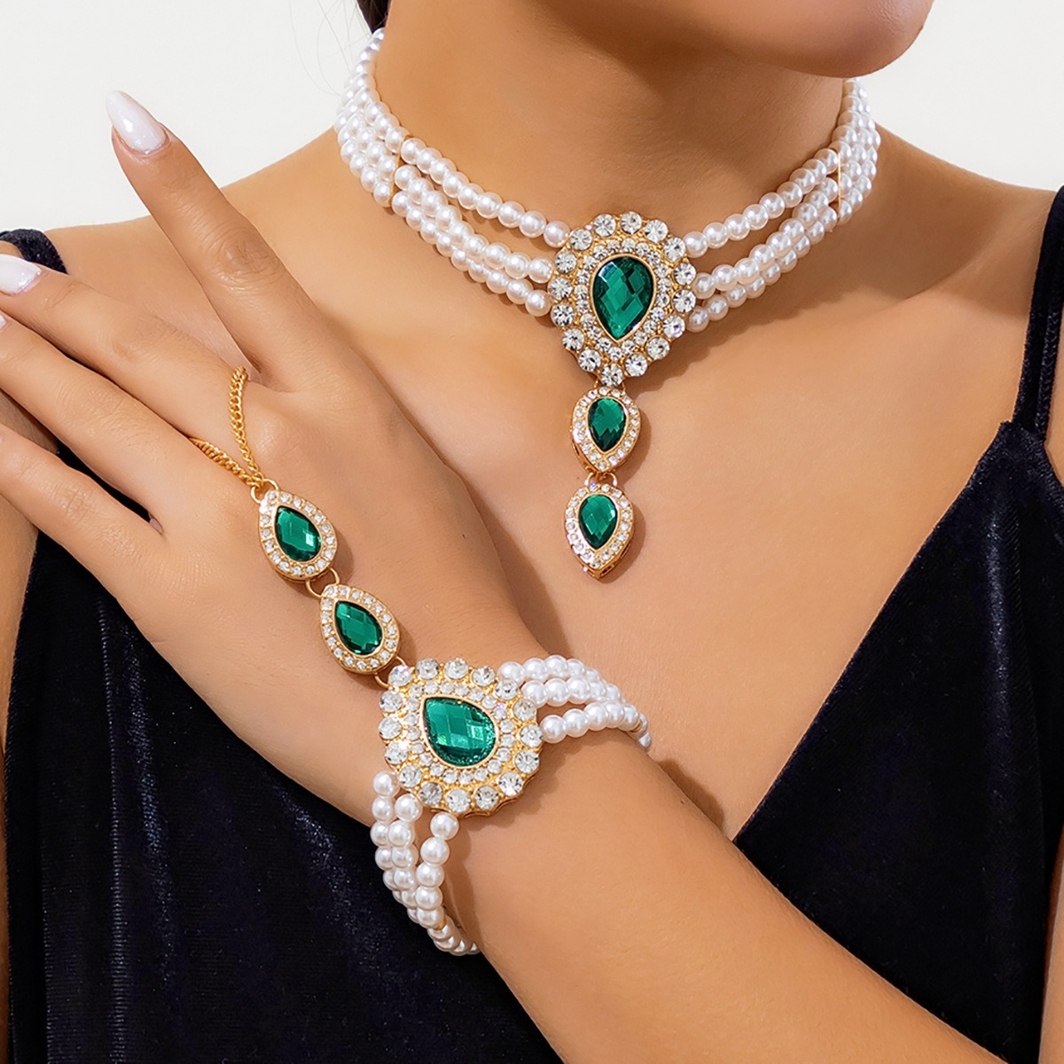 European and American Retro Diamond Studded Pearl Water Droplet Necklace Fashionable Light Luxury Pendant Multi-layer Collar Necklace for Women