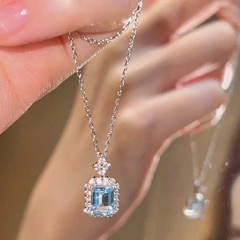 Exquisite Blue Square Crystal Pendant Necklace per Bottle Used for Fashion Daily Accessories Party Jewelry Birthday Gifts X241106