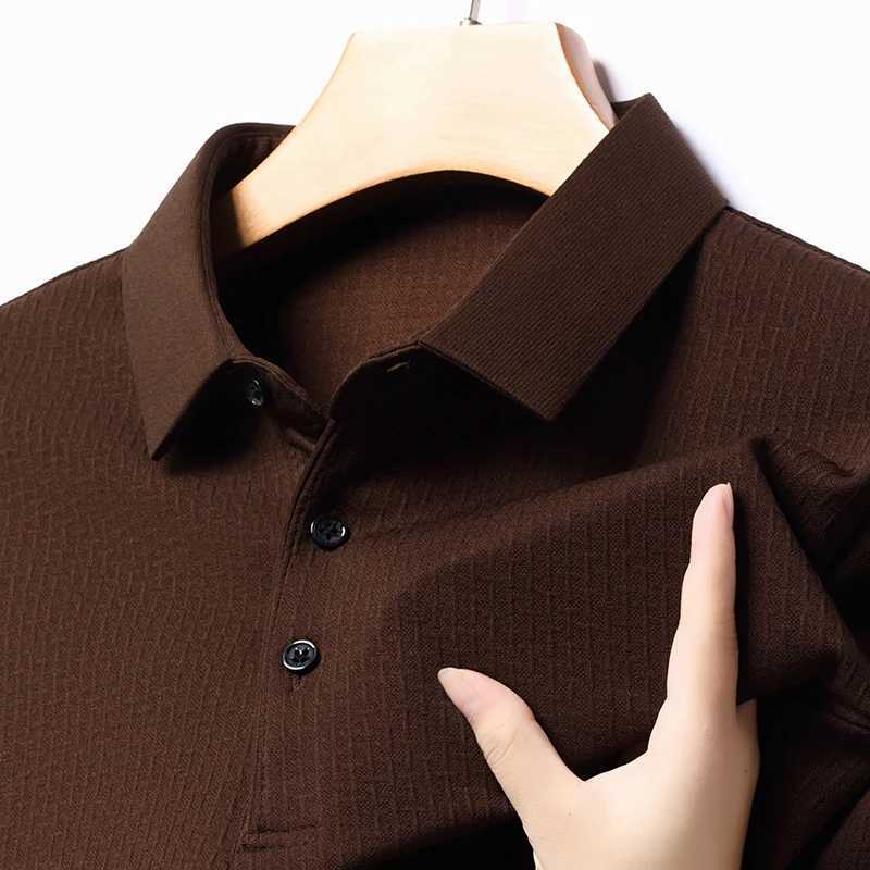 Luxury Quty New 2024 Autumn Mens Solid Color Checkered Long Sve Shirt Texture Business Casual Soft Collar T-shirt Top W241106