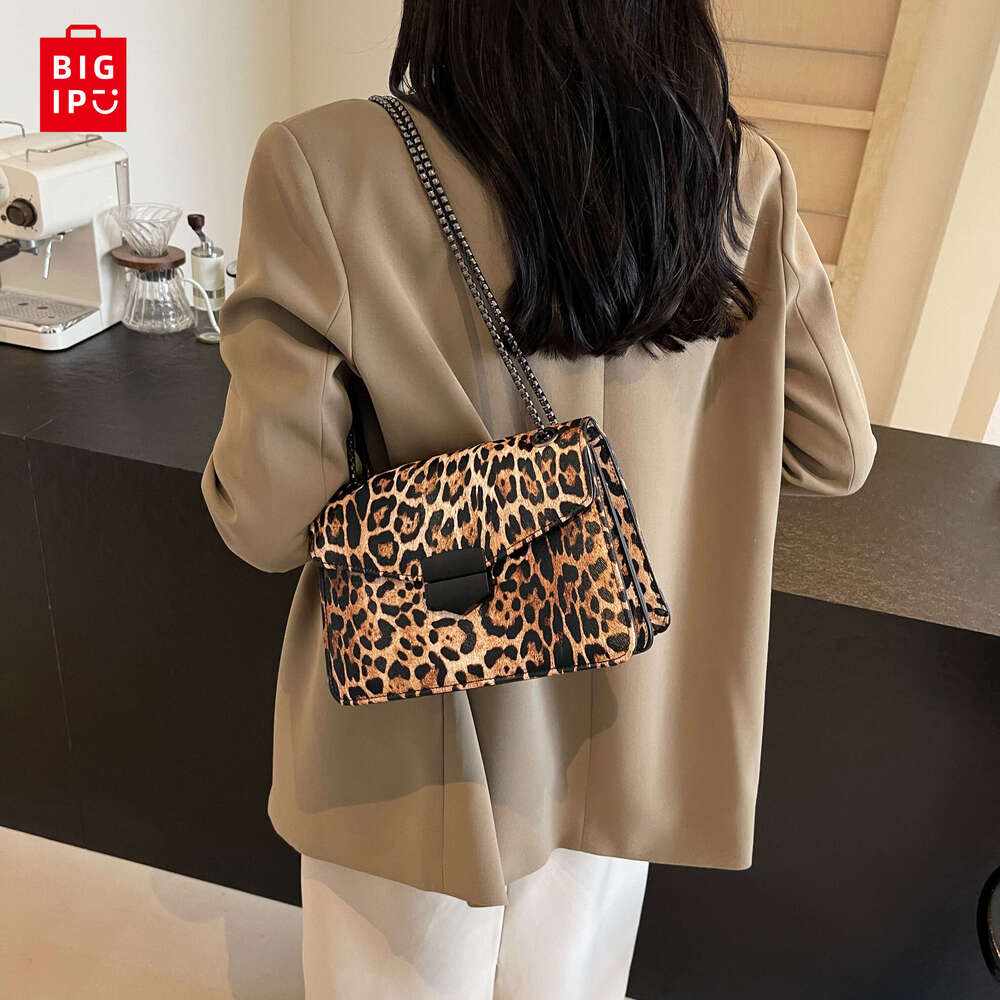 Designer Bag A Casual Leopard Print Shoulder Bag With A Stylish Cross-Body Bag For Spring And Summer