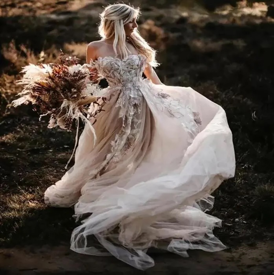 Backless Boho Wedding Dress 3D Appliqued Summer Beach Bridal Gowns Off The Shoulder Tulle Lace Outdoor Lady Marriage Dresses