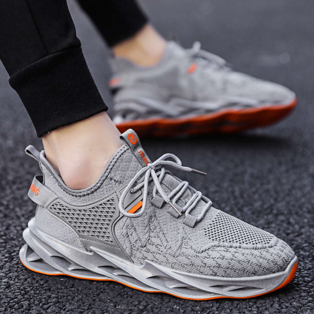 Leisure Men's Summer New Breathable Solid Color Trend Running And Sports Shoes