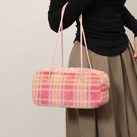 fur bag women with fragrant style, woolen plaid shoulder bag, Korean version, fashionable underarm bag, high-end plush bag 241115